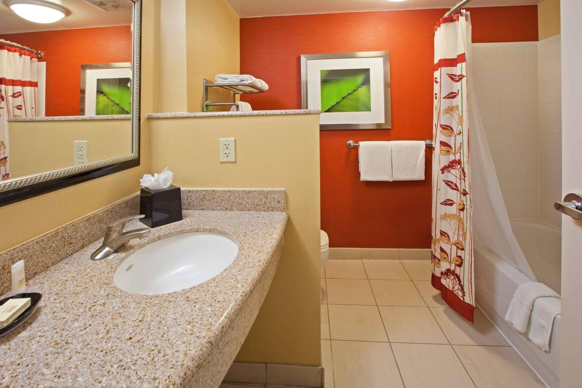 Courtyard Louisville Northeast Экстерьер фото